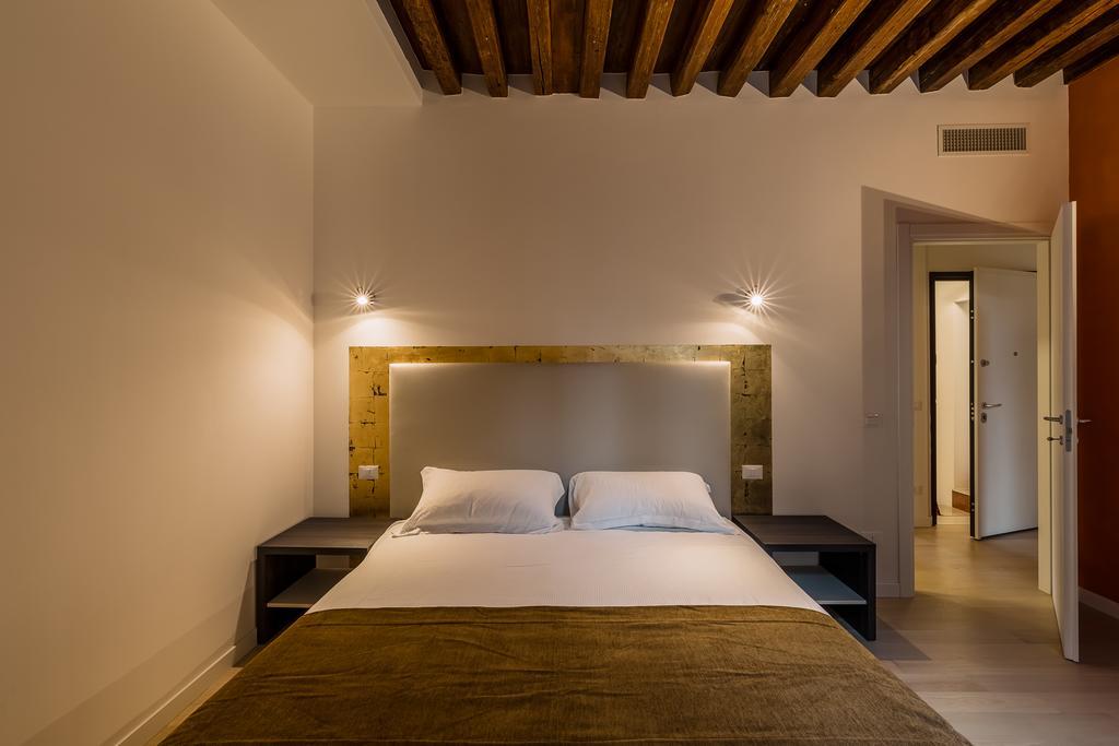 Charming Palace Corte Del Teatro Apartamento